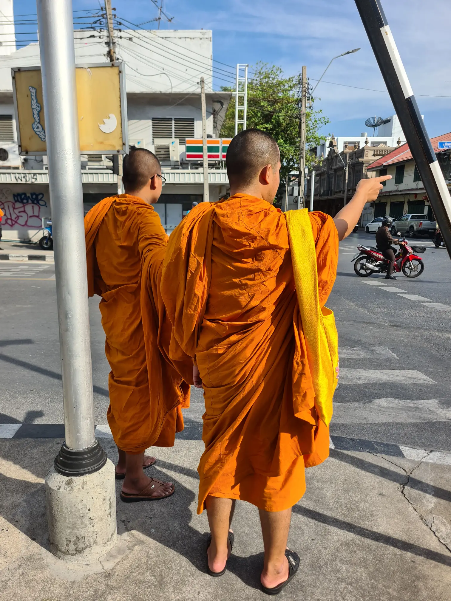 2 Street Monks